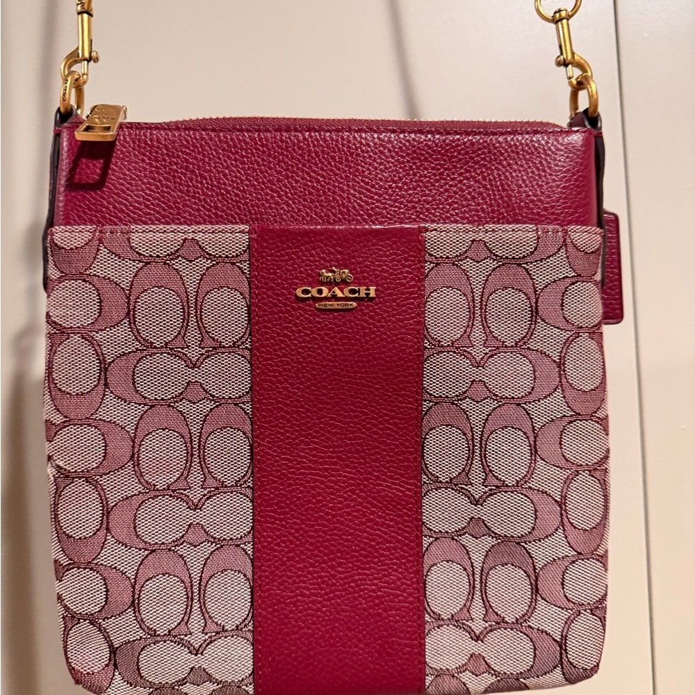 COACH Kitt Signature messenger bag - Bordeaux color